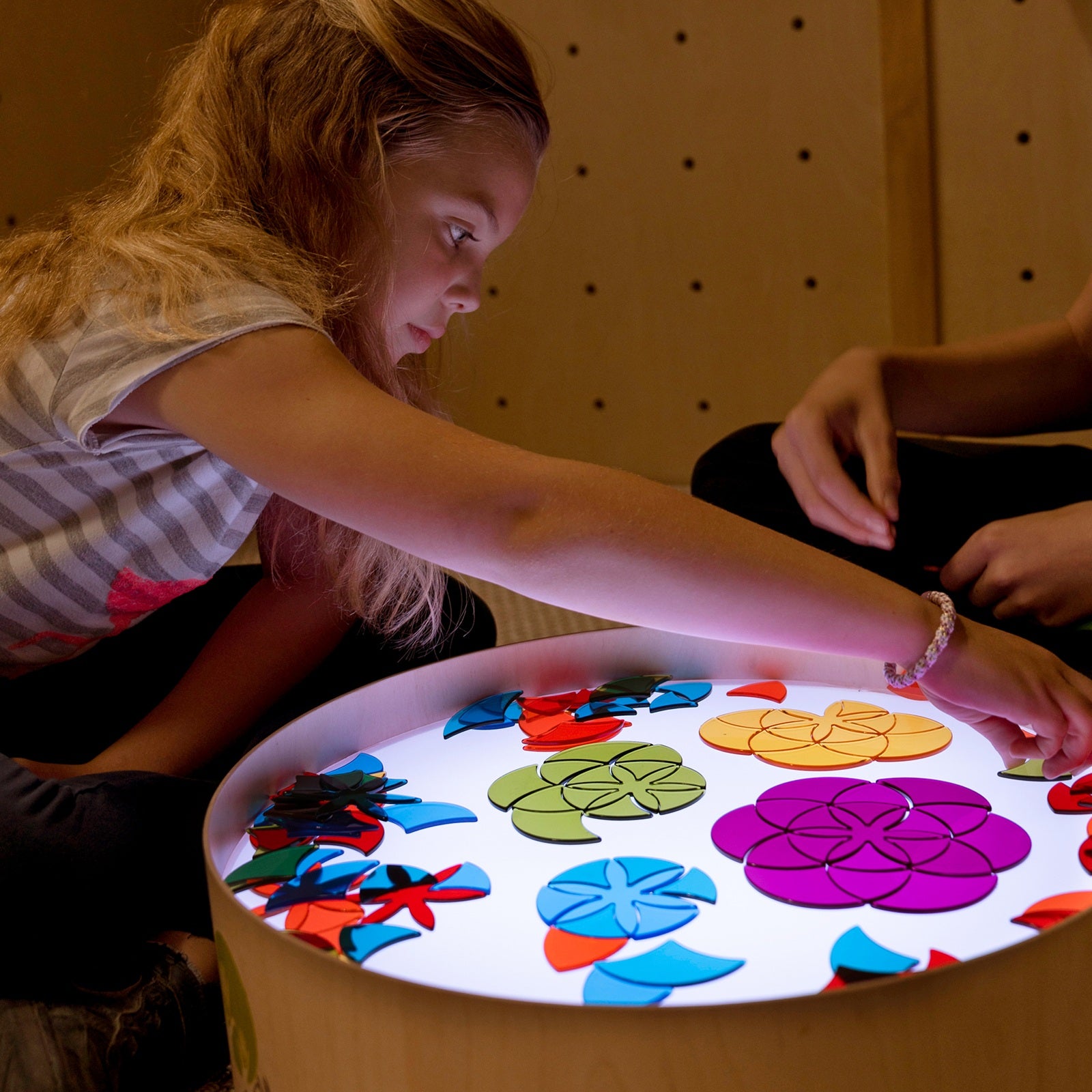 Afbeeelding van het spel Acryl Vormen Mandala Bloemen, speciaal geselecteerd  voor ouderen met dementie.